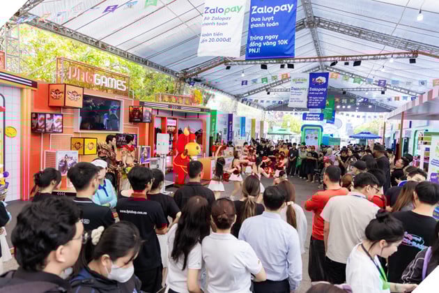 Gian hàng của VNGGames tại Zalopay NYF2026 thu hút đông đảo game thủ và khách tham quan