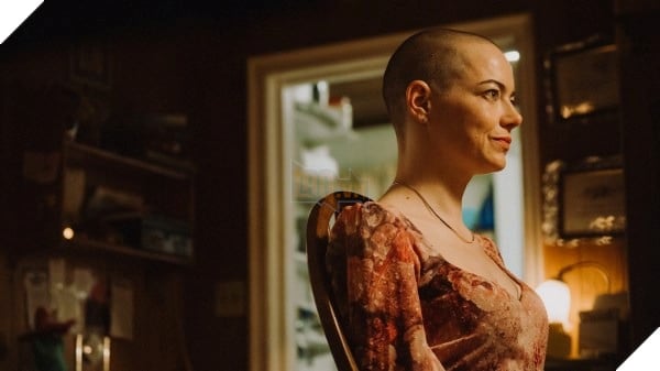 Hình ảnh về sao nữ Emma Stone trong phim Bugonia.