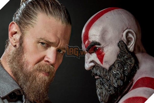Hình ảnh về sao nam Ryan Hurst và nhân vật Kratos. 