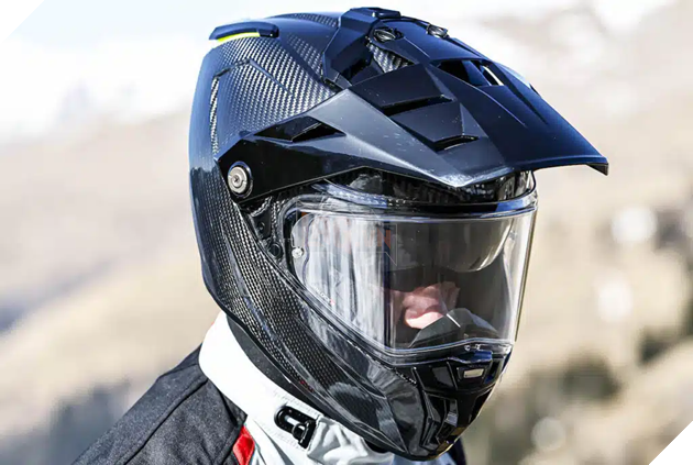 Caberg ra mắt Tanami Carbon: Mũ bảo hiểm siêu nhẹ dưới 1,5 kg, tích hợp SOS và kết nối Bluetooth