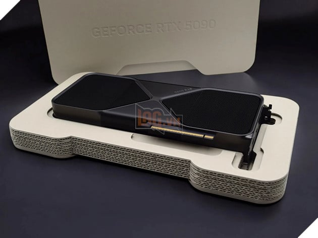 MSI RTX 5090 Lightning Z bị thổi giá gần 27.000 USD trên eBay 2