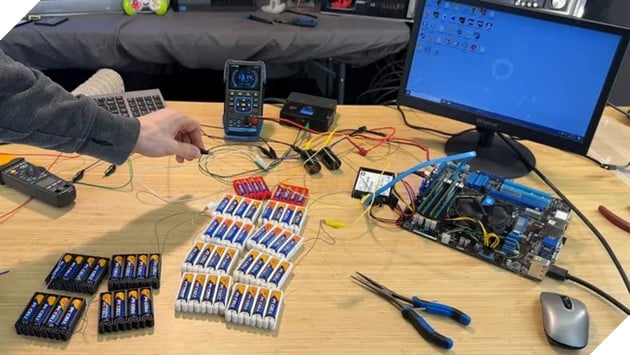 Sẽ ra sao nếu dùng pin con thỏ để chạy PC chơi game? 