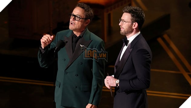 Hình ảnh 2 thành viên Avengers tái hợp trên sân khấu Oscar.