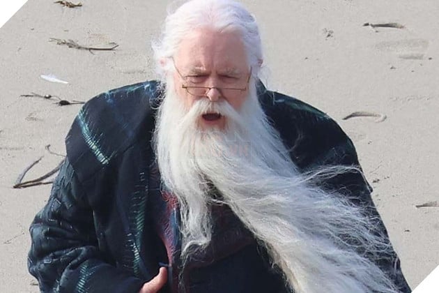 Hình ảnh tạo hình của diễn viên John Lighgow trong phim truyền hình Harry Potter.