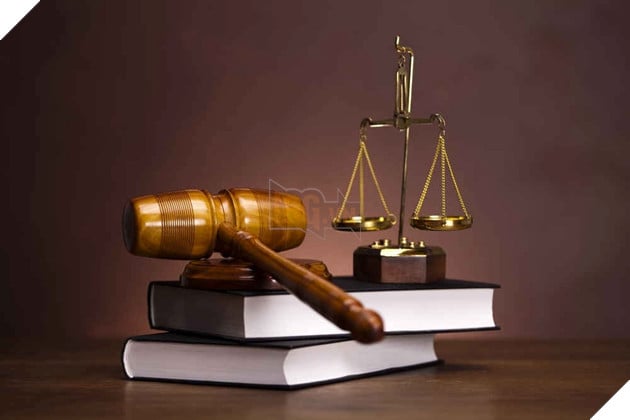 Thẩm phán London phát hiện nhân chứng bị “nhắc bài” qua kính thông minh