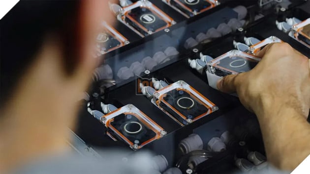 Từ lính dù bại liệt đến cao thủ World of Warcraft chỉ bằng ý nghĩ thông qua Neuralink 2