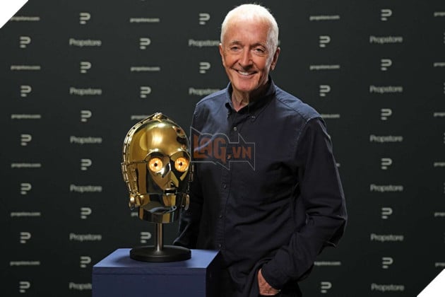 Chiếc đầu C-3PO trong Star Wars: The Empire Strikes Back được bán đấu giá với giá hơn 1 triệu USD.