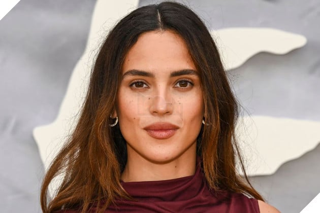 Hình ảnh về diễn viên Adri Arjona.