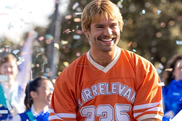 Hình ảnh về diện mạo của diễn viên David Corenswet trong phim Mr. Irrelevant.