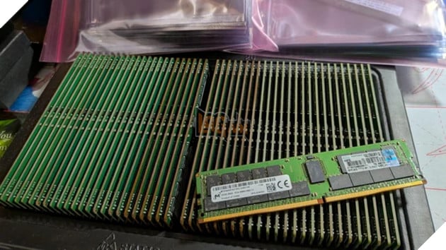 72 RAM máy chủ bị “vứt bỏ” giá trị hàng chục nghìn USD bị vứt bỏ 2