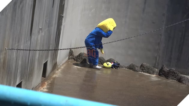 Bất chấp nguy hiểm để câu view : Hai du khách Mỹ bị bắt giữ vì đột nhập chuồng khỉ nổi tiếng tại Nhật Bản 2