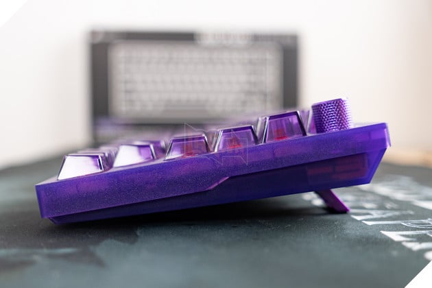 Corsair K65 Plus Wireless Atomic Purple: Thiết kế translucent cực cuốn, trải nghiệm gõ ấn tượng 3