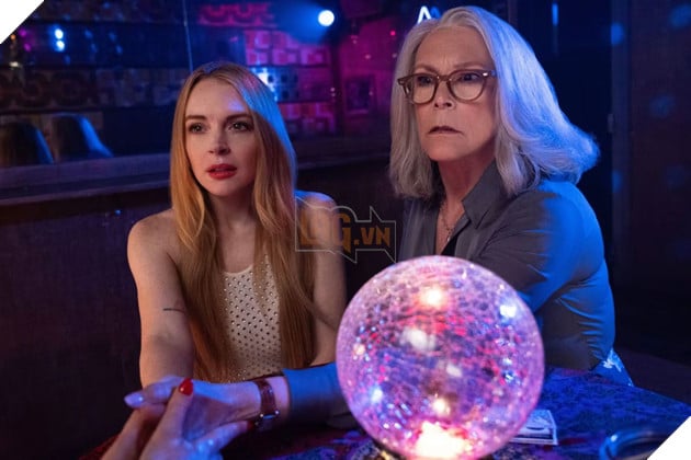 Hình ảnh nữ diễn viên Jamie Lee Curtis cùng bạn diễn trong phim "Freakier Friday".