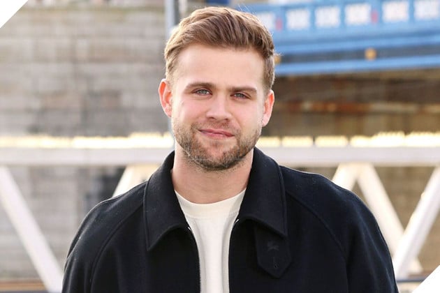 Hình ảnh về nam diễn viên Leo Woodall.