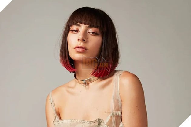 Hình ành sao nữ Charli XCX.