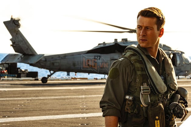 Hình ảnh sao nam Glen Powell trong bộ phim nổi tiếng Top Gun.