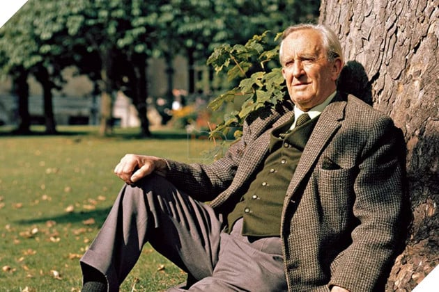Hình ảnh về nhà văn J.R.R. Tolkien.
