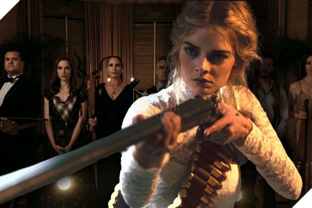 Hình ảnh về nữ diễn viên Samara Weaving trong phim.