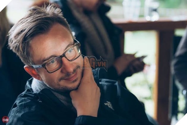 Hình ảnh về đạo diễn Matthias Hoene.