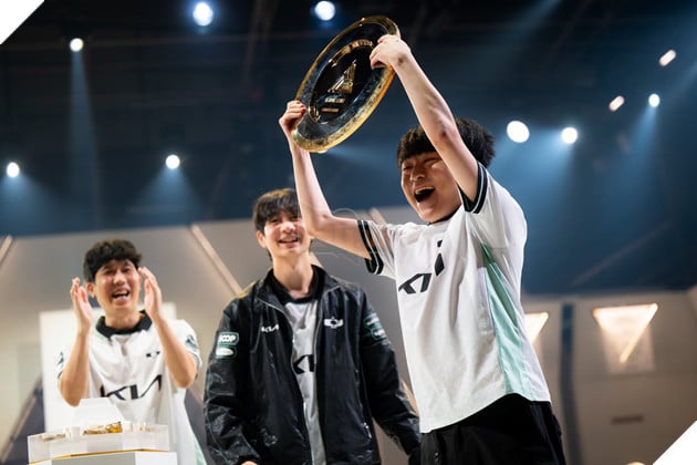 Dplus KIA Đánh Bại Đội Tuyển Pháp Karmine Corp Và Giành Ngôi Vô Địch Bộ Môn LMHT Tại Esports World Cup 2026 3