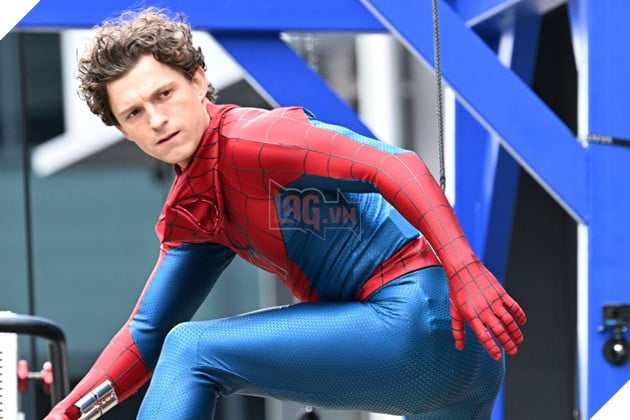 Hình ảnh về nam diễn viên Tom Holland trong tạo hình Spider-Man.