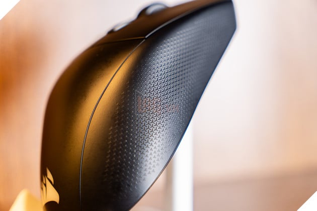 Review Corsair NIGHTSWORD v2 WIRELESS SD : Khi chuột gaming trở thành trung tâm điều khiển 4