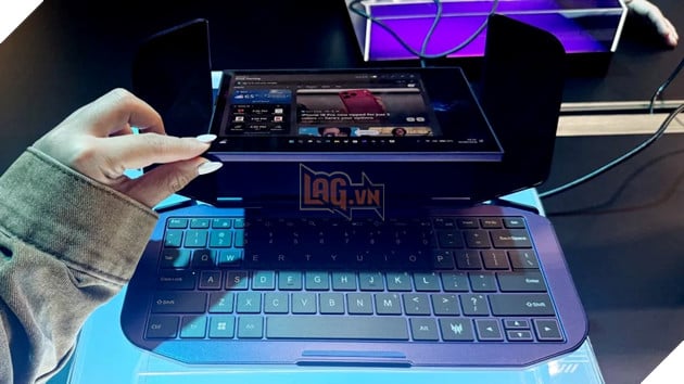 Acer giới thiệu máy chơi game cầm tay Project DualPlay Mini có thiết kế biến hình như laptop 2