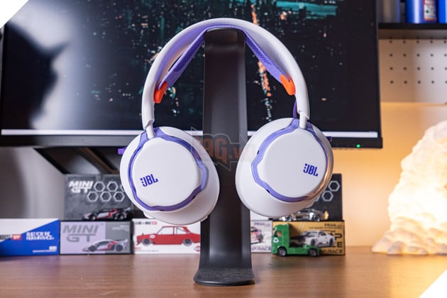 Review JBL Quantum 650 Wireless: Thiết kế khác biệt, pin tháo rời và chất âm sinh ra cho game thủ 4