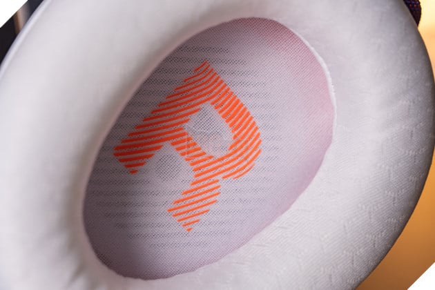 Review JBL Quantum 650 Wireless: Thiết kế khác biệt, pin tháo rời và chất âm sinh ra cho game thủ 8