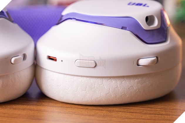 Review JBL Quantum 650 Wireless: Thiết kế khác biệt, pin tháo rời và chất âm sinh ra cho game thủ 9