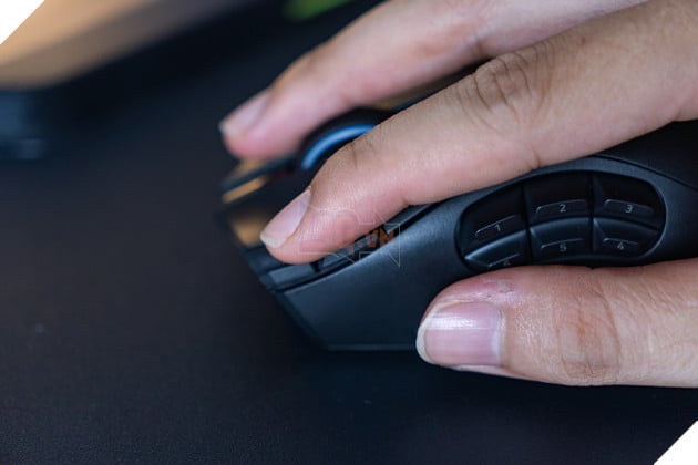 Razer Naga V3 Pro Review: Chuột MMO “3 Trong 1” Cho Game Thủ 15