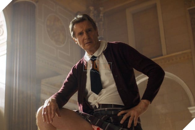 Hình ảnh về diễn viên Liam Neeson trong bộ phim hài The Naked Gun.