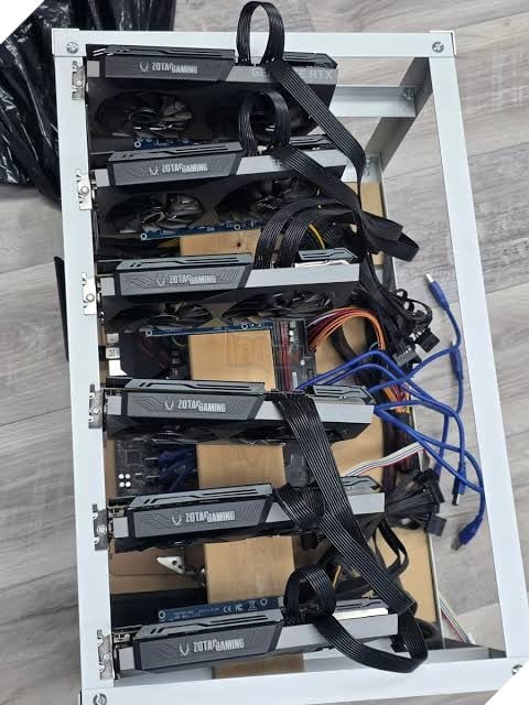 Người dùng Reddit bất ngờ tìm thấy 12 card RTX 3070 trong hai dàn máy đào tiền ảo