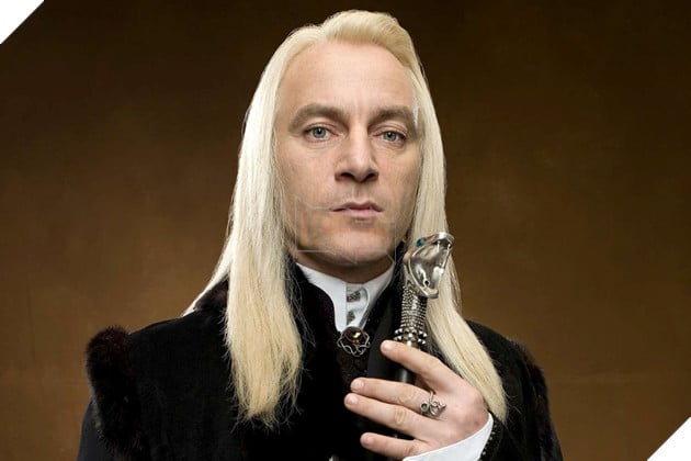 Hình ảnh nhân vật Lucius Malfoy do diễn viên Jason Isaacs thủ vai ở Harry Potter bản điện ảnh.