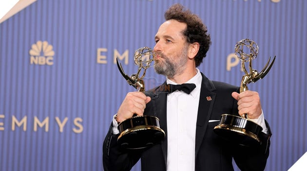 Matthew Rhys lập kỷ lục Emmy với hai giải diễn xuất chính trong cùng một đêm