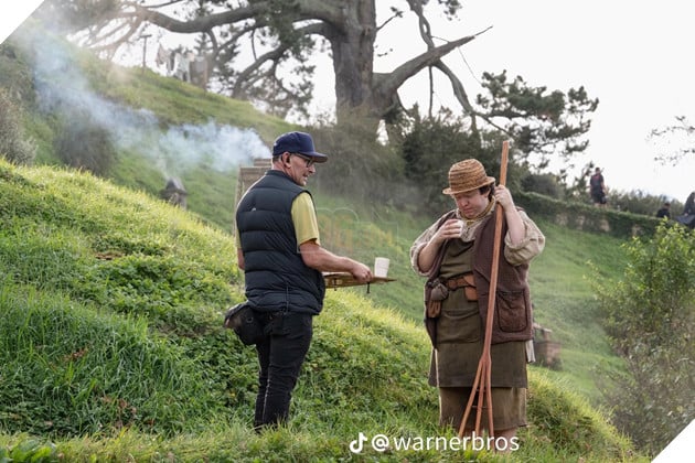 Loạt Ảnh Hậu Trường The Hunt for Gollum Hé Lộ Tạo Sự Tái Xuất Của Frodo 8