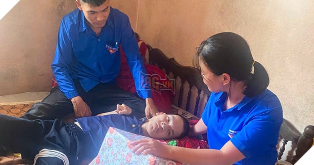 Chàng trai bại não 20 tuổi vượt nghịch cảnh bằng anime: Dùng ngón chân dựng video triệu view, tìm thấy điểm tựa ý chí từ nhân vật Subaru trong Re:Zero  3