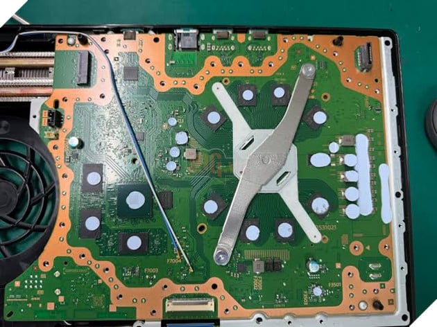 Sony âm thầm thay đổi bo mạch PS5 Slim, cải thiện tản nhiệt và khả năng sửa chữa 2