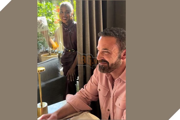 Hình ảnh về Ben Affleck và Kerry Washington "tái hiện" cảnh kinh điển trong phim Good Will Hunting.