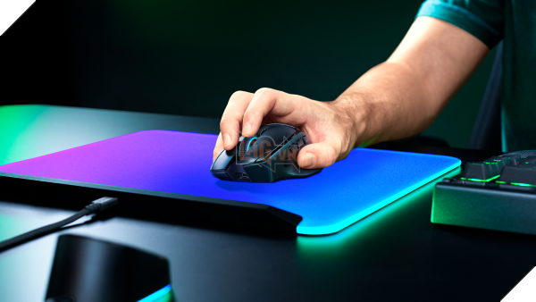 Razer Basilisk V4 Pro ra mắt, hỗ trợ xoay 180 độ nhanh chóng với một nút bấm 3