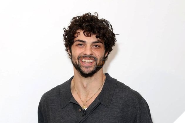 Hình ảnh về nam diễn viên Noah Centineo.