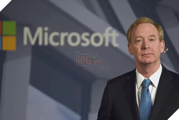 Chủ tịch Microsoft cảnh báo AI ít bị quản lý hơn cả hộp sữa