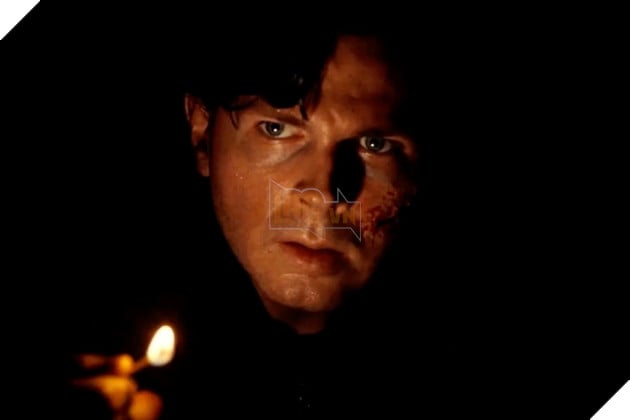 Hình ảnh nam diễn viên Chandler Riggs trong vai Ethan Winters.