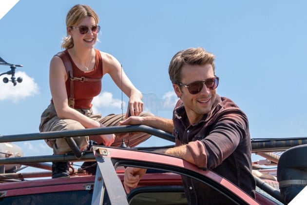 Hình ảnh về Glen Powell và Daisy Edgar-Jones.
