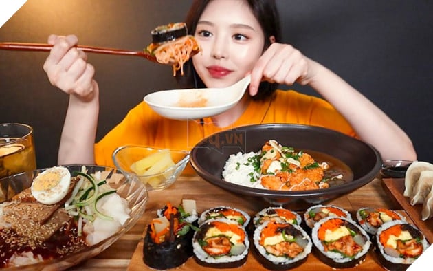Siết chặt lằn ranh nội dung cực đoan: YouTube thẳng tay tắt kiếm tiền các kênh Mukbang ăn uống vô tội vạ, làn sóng lo ngại bao trùm giới sáng tạo nội dung