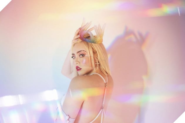 Thoát hiểm trong gang tấc giữa trung tâm Tokyo: Nữ rapper cá tính Chanmina gặp tai nạn liên hoàn với xe tải và scooter điện, cảnh sát chính thức vào cuộc làm rõ