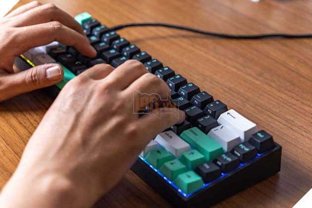 Razer Reclusa X Mini 65%: Cảm giác gõ bàn phím custom, loạt tính năng gaming  16