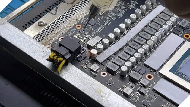 Kỹ thuật viên tiếp nhận 8 card RTX 4090 và RTX 5090 bị chảy đầu nối nguồn chỉ trong 2 ngày 2