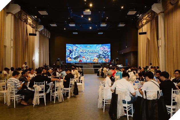 Cộng Đồng Tân 3Q: MAX “Xôm” Từ Online Đến Offline, Game Thủ Chống Nạng Vẫn Quyết Tâm Đi Hội Ngộ