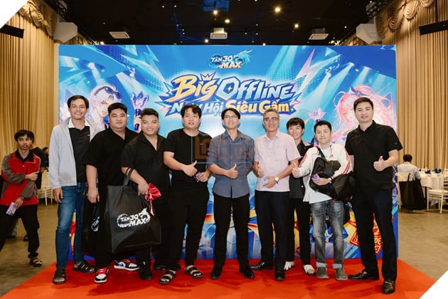 Cộng Đồng Tân 3Q: MAX “Xôm” Từ Online Đến Offline, Game Thủ Chống Nạng Vẫn Quyết Tâm Đi Hội Ngộ 2